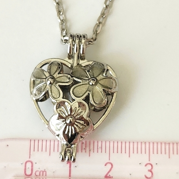 Vintage sterling heart locket - Picture 4 of 4